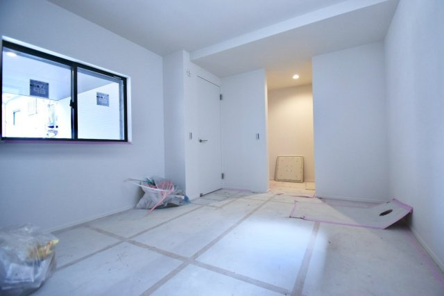 板橋区赤塚新町1丁目　新築戸建の洋室|2026.06.06撮影

現地ご見学希望・資料請求などお気軽にお問い合わせ下さい！
03-5990-5201