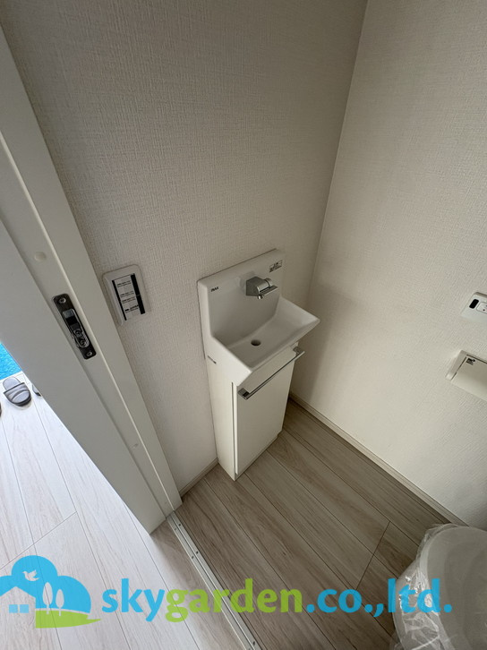 藤沢市鵠沼松が岡７期　新築戸建　全３棟３号棟のその他|トイレに手洗い付き