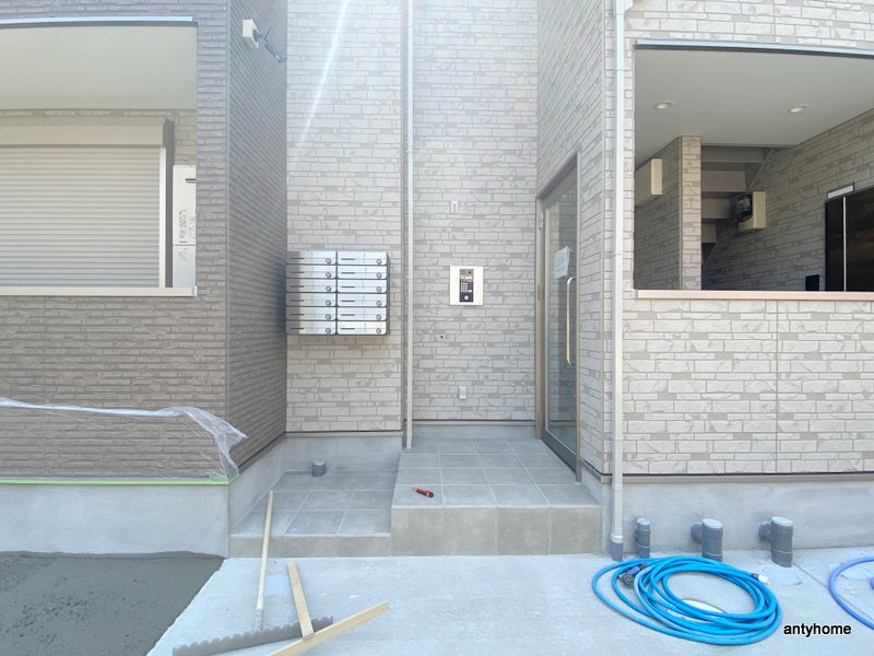 アート吹田泉町　仲介手数料無料のエントランス
