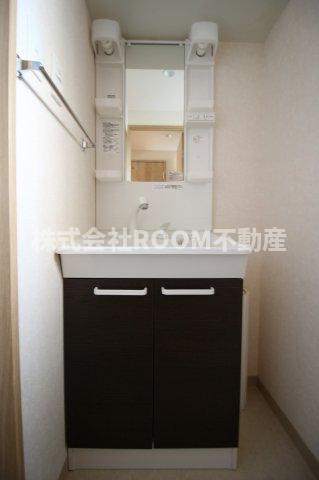 sumikaの独立洗面台|朝の支度にも助かる、独立の洗髪洗面化粧台