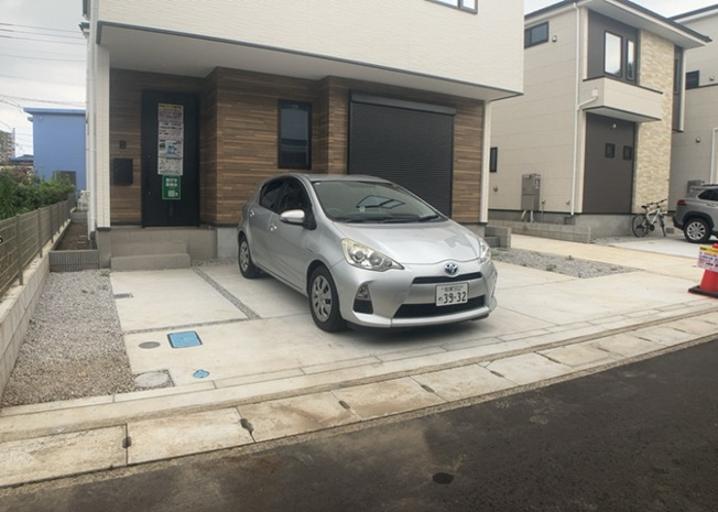 【駐車場】 | 駐車場と明記されていても、最小スペースでつくられた駐車場だと大型車は駐車できなかったり、出入りしにくくなったりする可能性があります。お車のサイズと購入したい物件の駐車場のサイズを現地で確認しましょう。