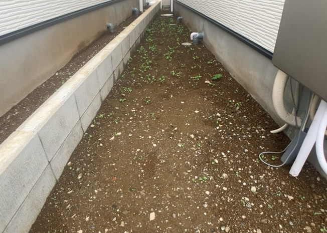 【庭】 | 庭があることでガーデニングや家庭菜園はもちろん、こどもの遊び場やペットを放して遊ぶことができます。また、家の周囲に余裕があるということです。隣地との間があれば、十分な日当たりと、風通しが確保できます。