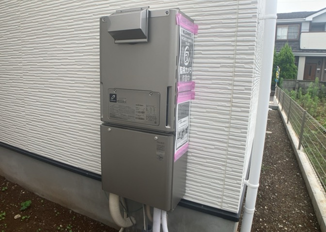【発電・温水設備】 | 省エネ給湯器とは従来型の給湯器より熱効率が高く、少ない燃料でたくさんのお湯を沸かすことが出来る高効率な給湯器のことを指します。また、省エネ給湯器には種類があり、利便性や効果なども様々です。