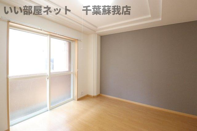 スモールウィンの洋室|広々とした洋室です