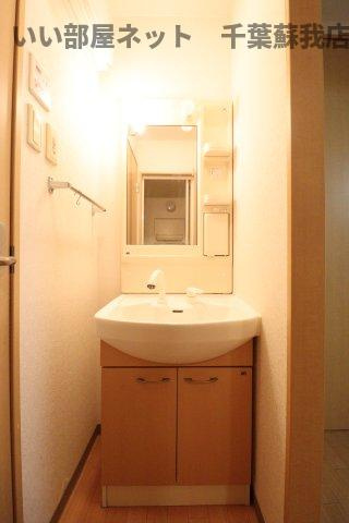 スモールウィンの洗面所|コンパクトで使いやすい洗面所