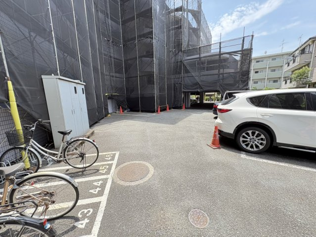 ブルームライフ市川の駐車場