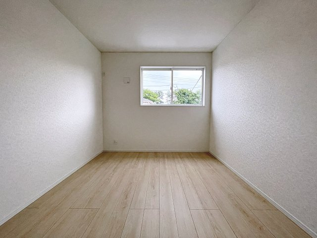 新築戸建・新築建売　郡山市大槻町第39　柴宮小・第一中の洋室|6帖の洋室は自然光が長時間入る2面採光で明るく気持ちの良いプライベート空間です！