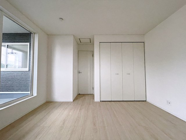 新築戸建・新築建売　郡山市大槻町第39　柴宮小・第一中の洋室|7.5帖の洋室はバルコニーに面しており大きな窓から日差しが入るので気持ちの良いプライベート空間です！