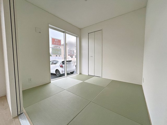新築戸建・新築建売　郡山市大槻町第39　柴宮小・第一中の和室|畳のぬくもりが心地いい和室。リビングから見守ることができ、お子様のお昼寝や遊び場に最適です！