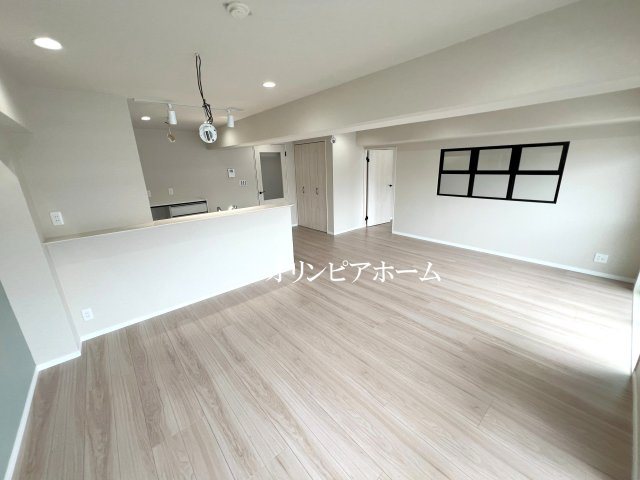 西大島ビューハイツ　102㎡　角　部屋　8階　リ　フォーム済の居間・リビング