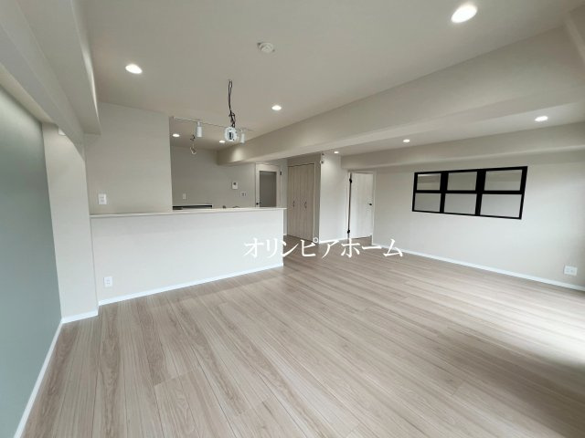 西大島ビューハイツ　102㎡　角　部屋　8階　リ　フォーム済の居間・リビング