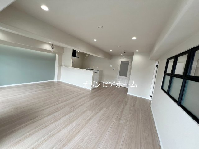 西大島ビューハイツ　102㎡　角　部屋　8階　リ　フォーム済の居間・リビング