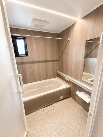 防府市高井中古住宅の浴室|コンパクトで使いやすいお風呂です