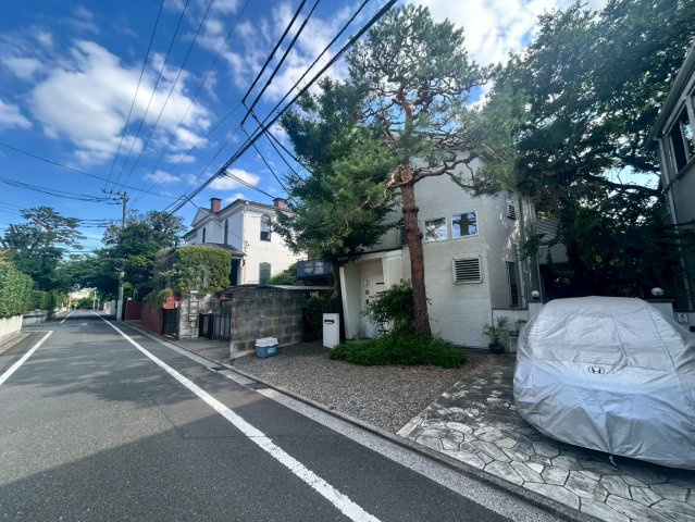 【内覧可】中央線「吉祥寺」駅徒歩圏内　中古戸建の前面道路含む現地写真