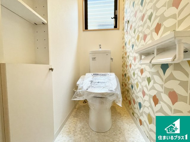 堺市西区鳳西町　中古戸建のトイレ|トイレは1・2階に各一カ所設置されています♪【現地写真】