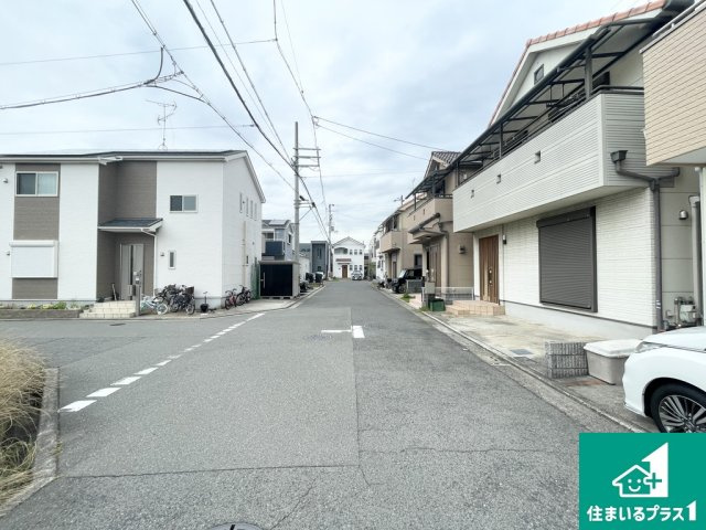 堺市西区鳳西町　中古戸建の前面道路含む現地写真|道路幅が広く、開放的で静かな住宅地です♪【現地写真】