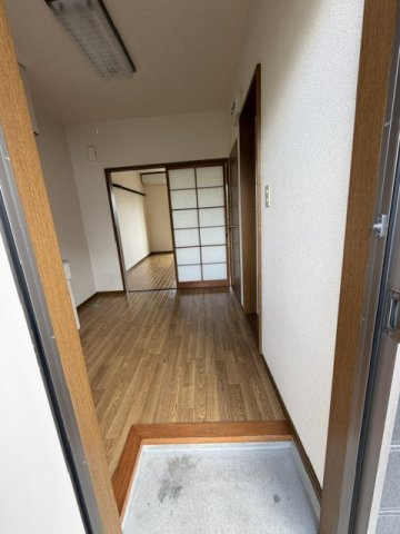 メゾンポラリスE棟の玄関
