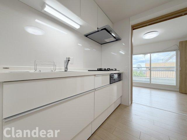 グランヴィラ綾瀬のキッチン|ドキドキの新生活も、安心してスタート。ぴったりの住まいを見つけませんか？クランディアが一緒に住まい選びをサポートします‼　まずは、お気軽にお問合せください　＃クランディア