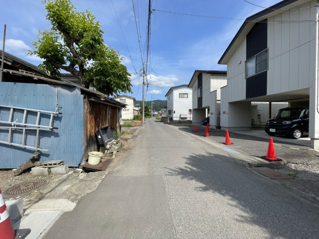 新築戸建・新築建売　会津若松市行仁町　行仁小学校・第一中学校の前面道路含む現地写真