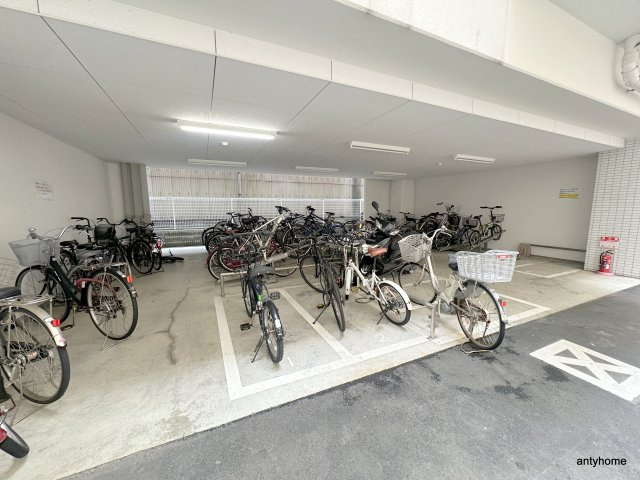 ザパーククロス阿波座　仲介手数料無料の駐車場