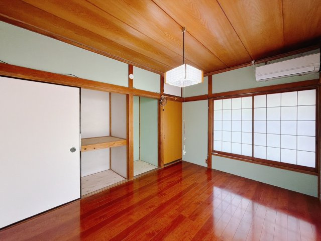 【中古戸建】行田市大字荒木の洋室|■洋室｜季節物がたくさん収納できる押し入れは衣替えや模様替えで大活躍！