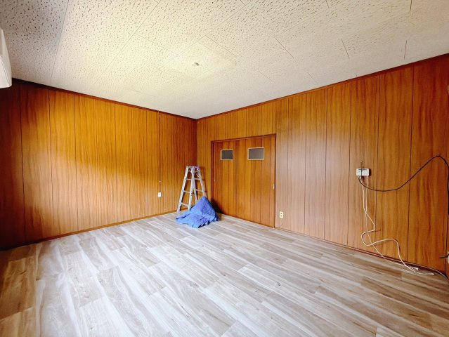 【中古戸建】行田市大字荒木の洋室|■洋室｜フローリングは掃除がしやすく、また傷にも強く、フリーワックスでお手入れもラクラクです♪