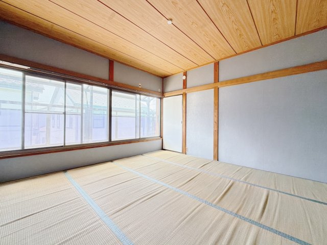 【中古戸建】行田市大字荒木の和室|■和室｜独立している和室なので1人の時間を充分に楽しめます。フローリングやソファーでは味わえない質感でリラックス効果もあります。
