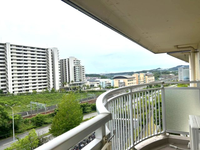 名谷13団地45号棟のバルコニー