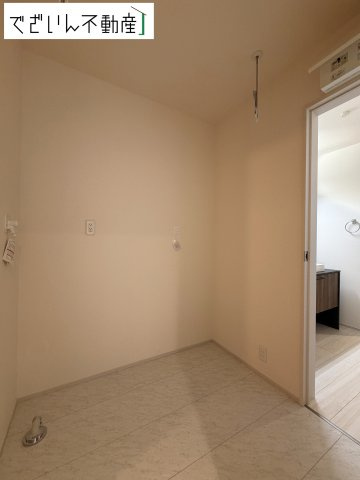 【ランドリースペース】 | Livele Garden.S熊谷市別府第5　新築住宅 | 室内物干し可能なラランドリールームがあり、雨の日の洗濯物干しに便利です。
現地(2026年10月撮影)