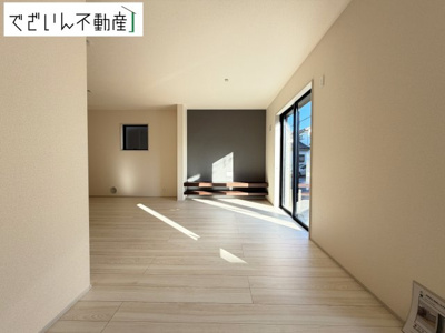 【居間・リビング】 | Livele Garden.S熊谷市別府第5　新築住宅 | 細部まで丁寧に仕上げられた内装が、日々の生活を豊かに彩ります。家族の思い出が増えていく場所に。
現地(2026年10月撮影)