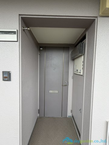 サニークレスト平塚壱番館の玄関