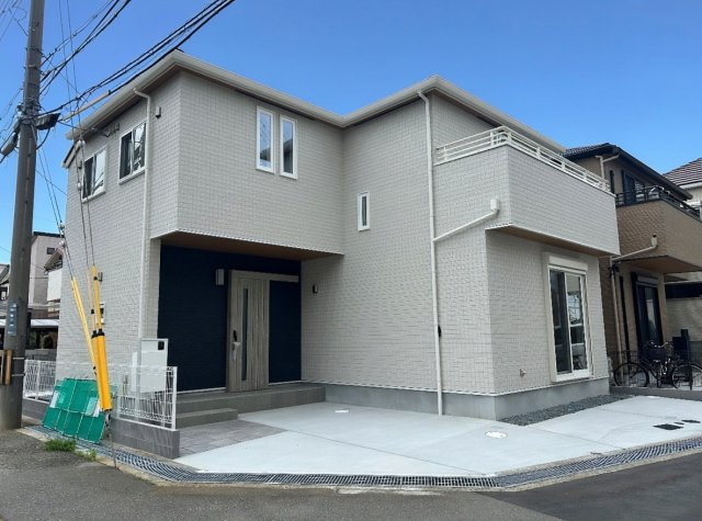 宝塚市安倉南　新築一戸建ての外観|安心の10年保証！外観を美しく保ち、雨水で汚れを落とします！気になることがありましたら、お気軽にお問い合わせください！