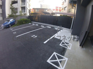 【駐車場】
