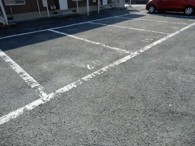 サンシティ小林の駐車場
