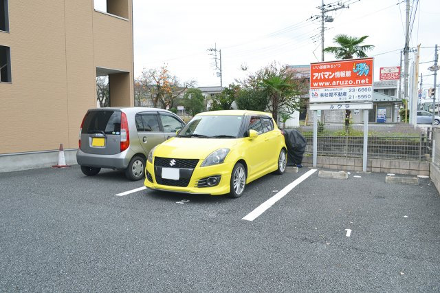 ルクラの駐車場|駐車場に車を止められます