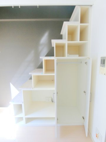グラントゥルース大森プレミオの収納|階段収納