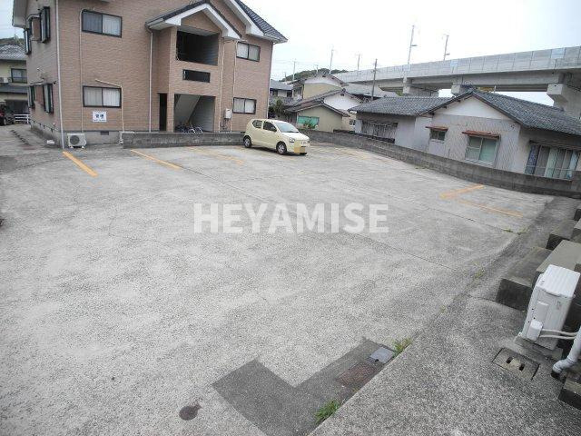 セジュール平山の駐車場