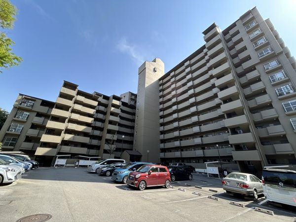 千里中央パークヒルズB棟の外観