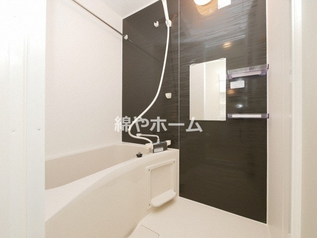 TOYOTOMI STAY Premium難波桜川Ⅰの浴室|コンパクトで使いやすいお風呂です
