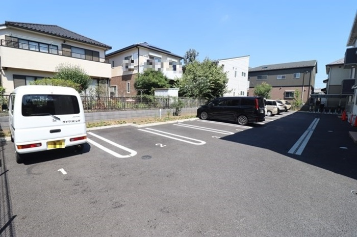 メゾン・アルカディアの駐車場
