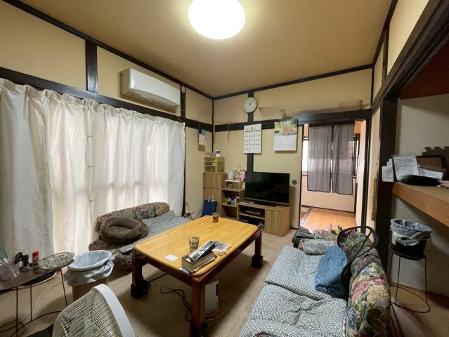 市原市出津　中古戸建の居間・リビング|2026年6月4日撮影