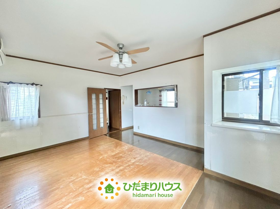 幸手市緑台１丁目　中古一戸建ての居間・リビング