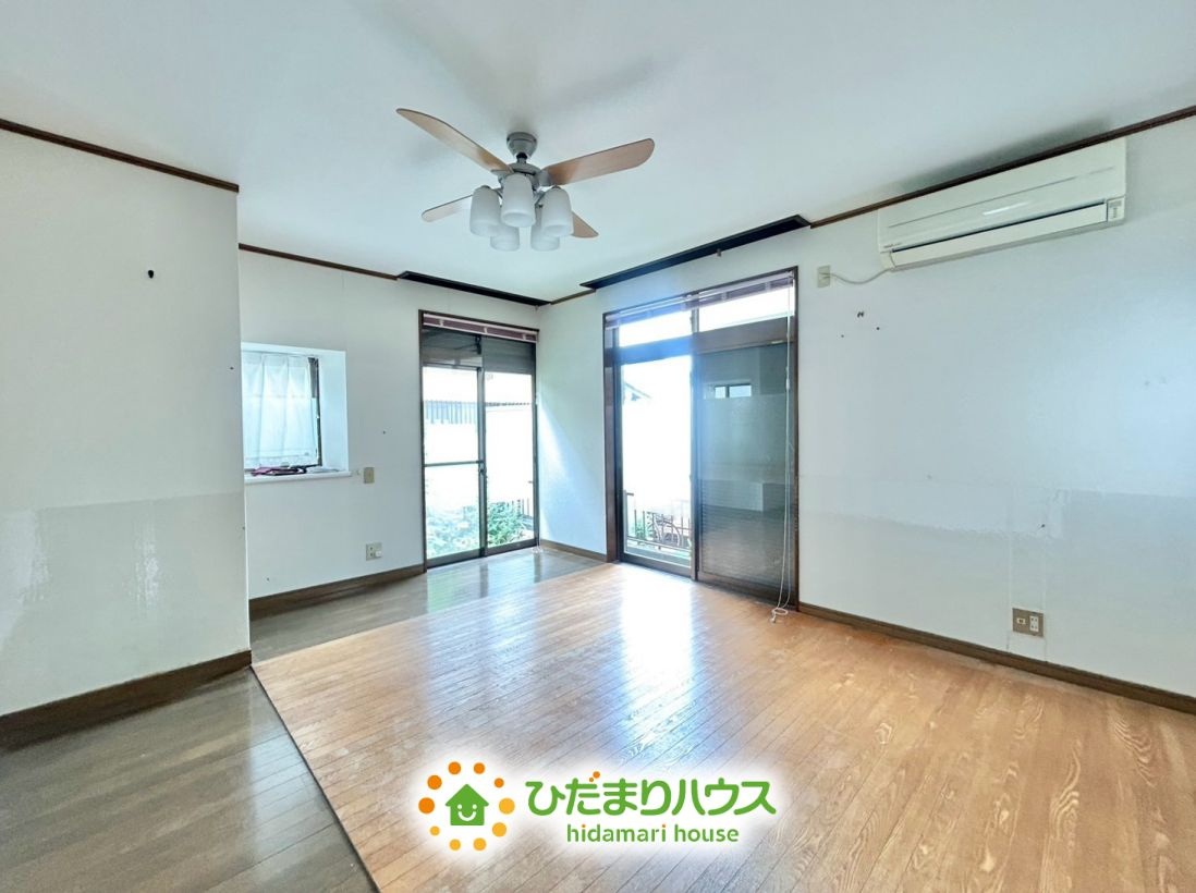 幸手市緑台１丁目　中古一戸建ての居間・リビング