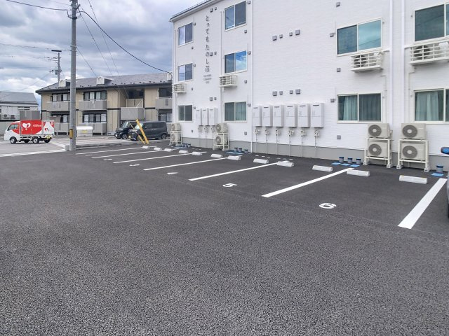 とってもたのし荘の駐車場