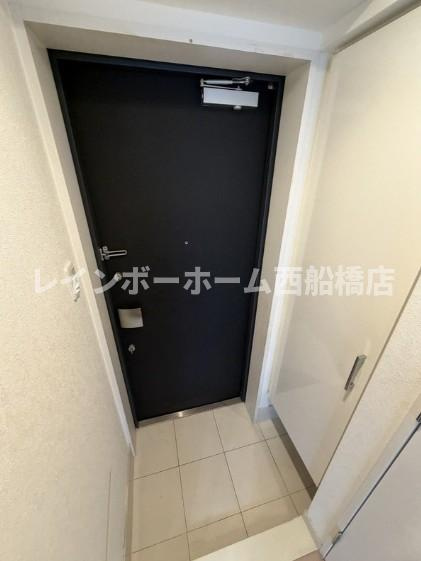 船橋市本町１丁目のアパートの玄関