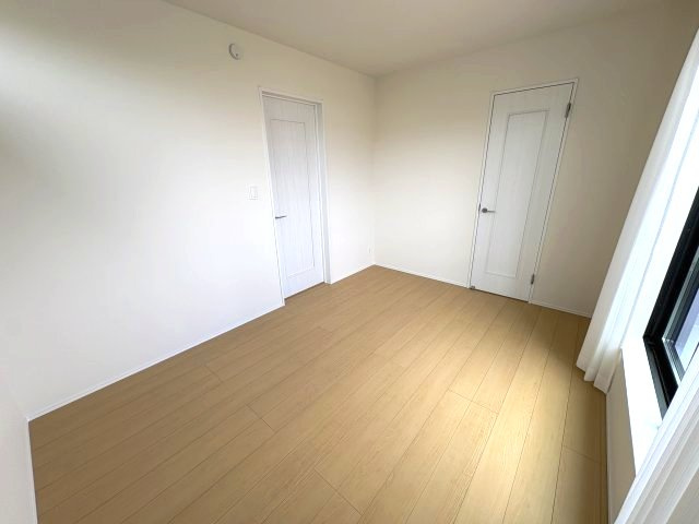 戸田市川岸３丁目2180番　C号棟　新築戸建ての洋室|２階洋室