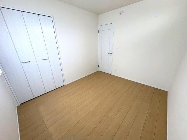 戸田市川岸３丁目2180番　C号棟　新築戸建ての洋室|２階洋室