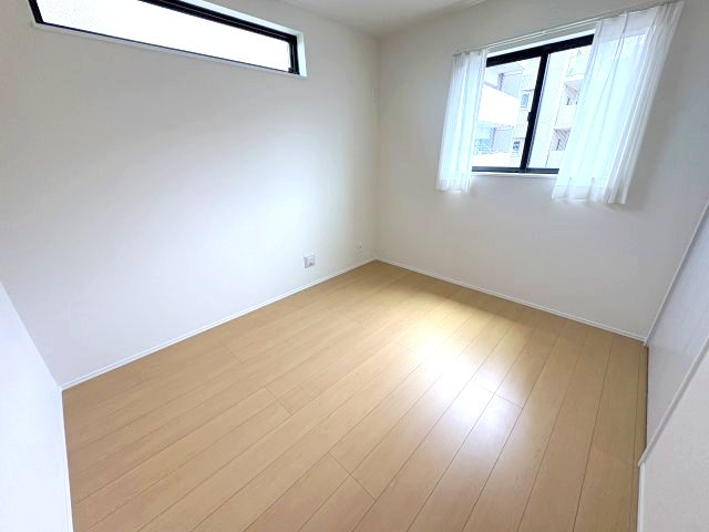 戸田市川岸３丁目2180番　C号棟　新築戸建ての洋室|２階洋室