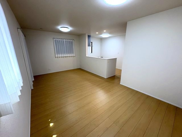 戸田市川岸３丁目2180番　C号棟　新築戸建ての居間・リビング|１階LDK