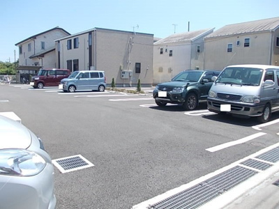 【駐車場】 | ヴィラ・ルミエール | 駐車場に車を止められます